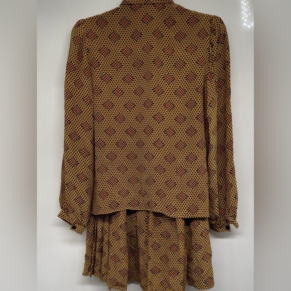 Vintage Oscar de la Renta Patterned Blouse and skirt set 100% silk - Picture 4 of 7